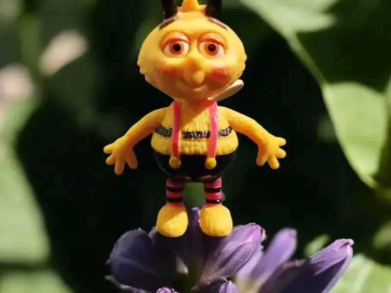 Il giardino fiorito di Fifi, Bee