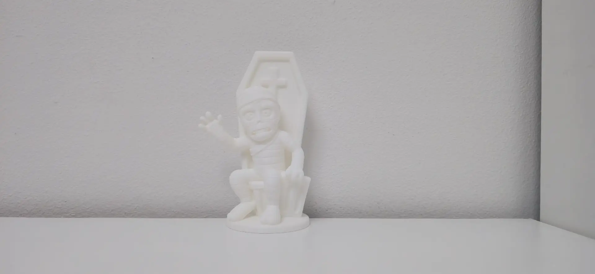 Halloween Mummy in Coffin – Creepy Decoration