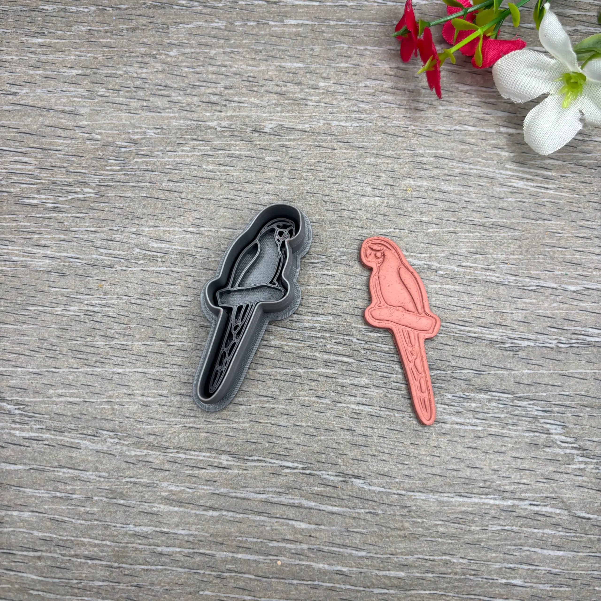 MACAW CLAY OR COOKIE CUTTER