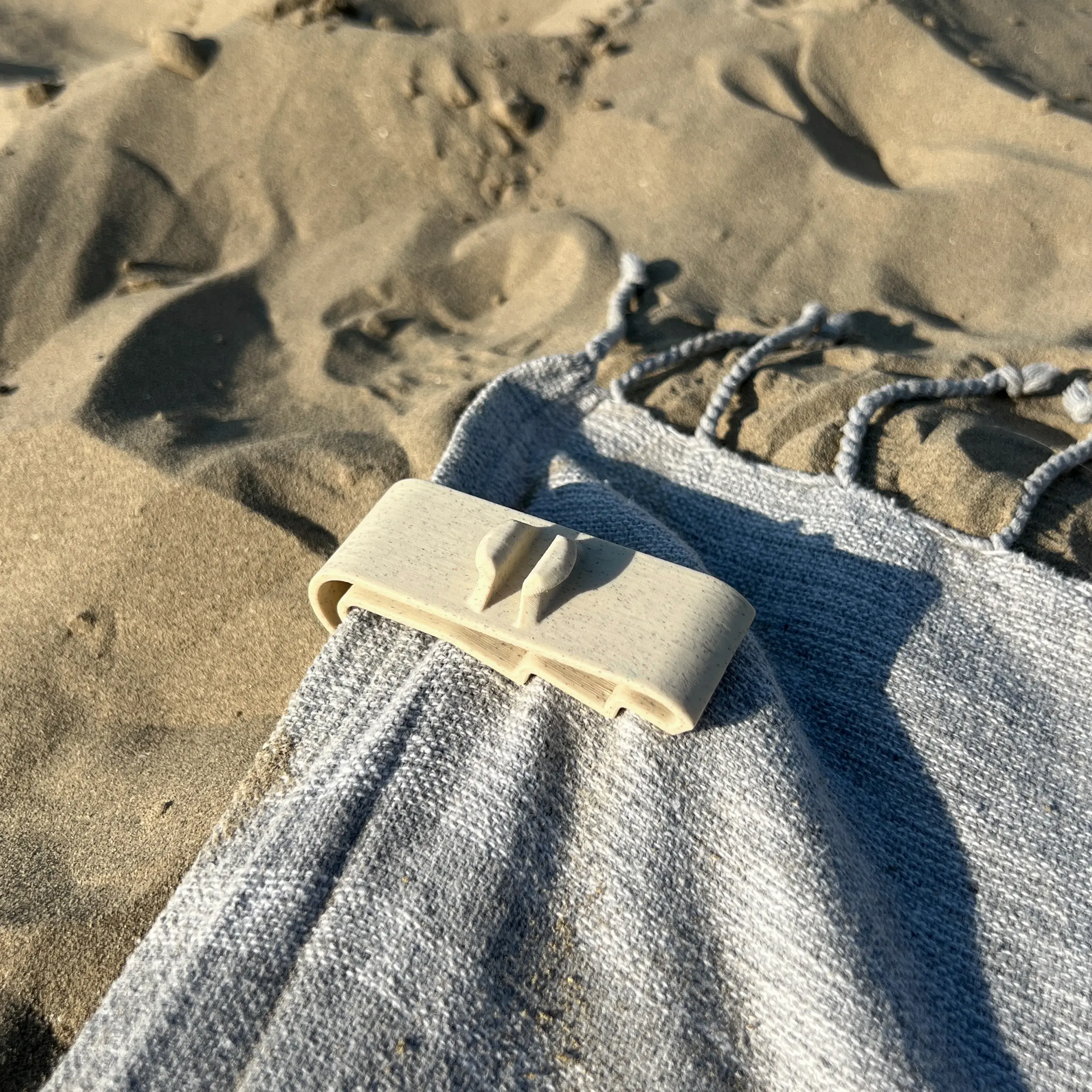 Customizable beach towel clip