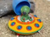 FLYING SAUCER WITH ALIEN-4