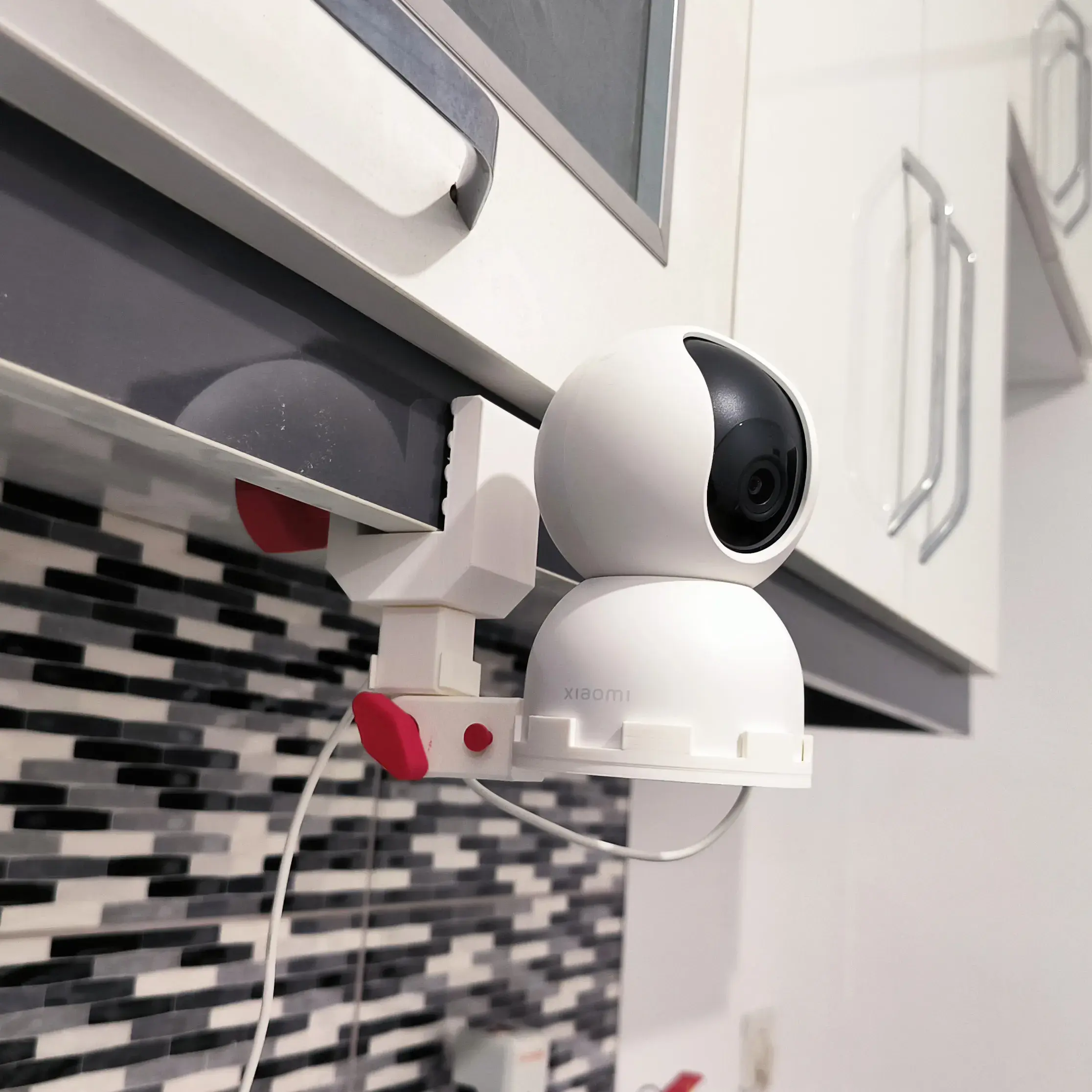 ADJUSTABLE CAMERA HOLDER