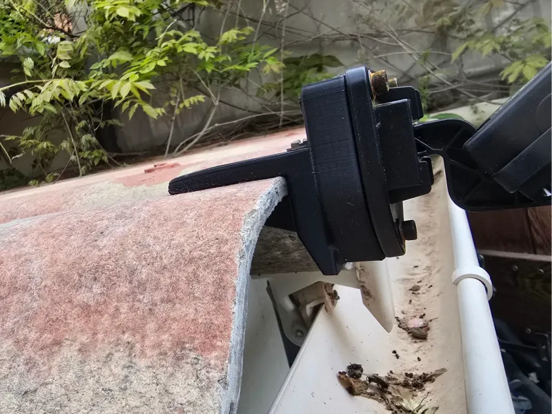 Système de maintient à pince pour lampe LED