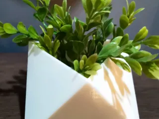 Triangle pot