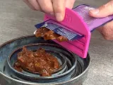 Выжавливатель корма из пакетиков-0