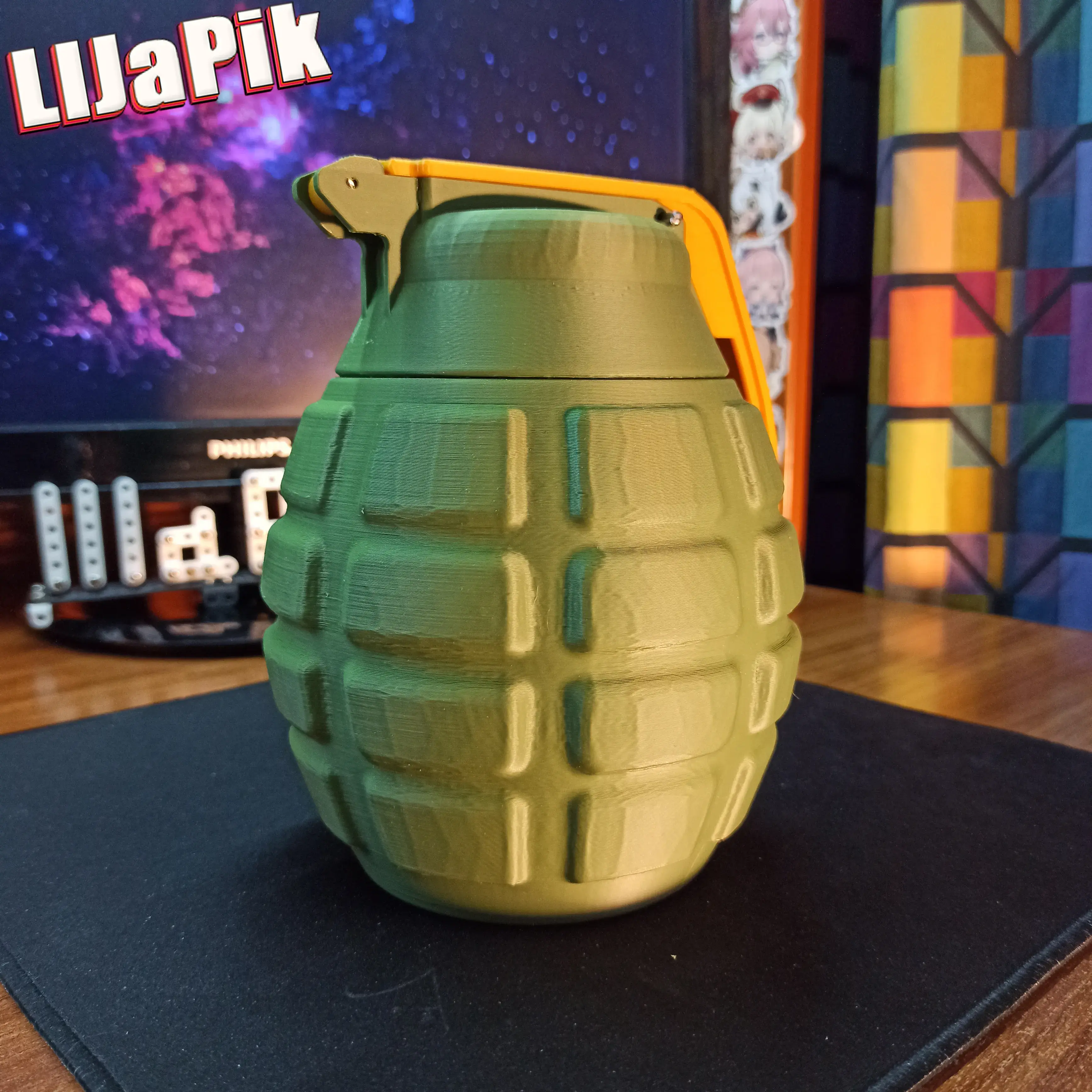 Cracker and Candy Bin / Grenade 💣 / Vase