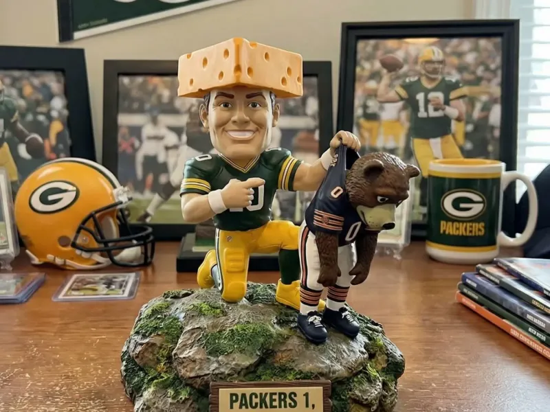 Funny Green Bay Packers Cheesehead vs Chicago Bears Mascot
