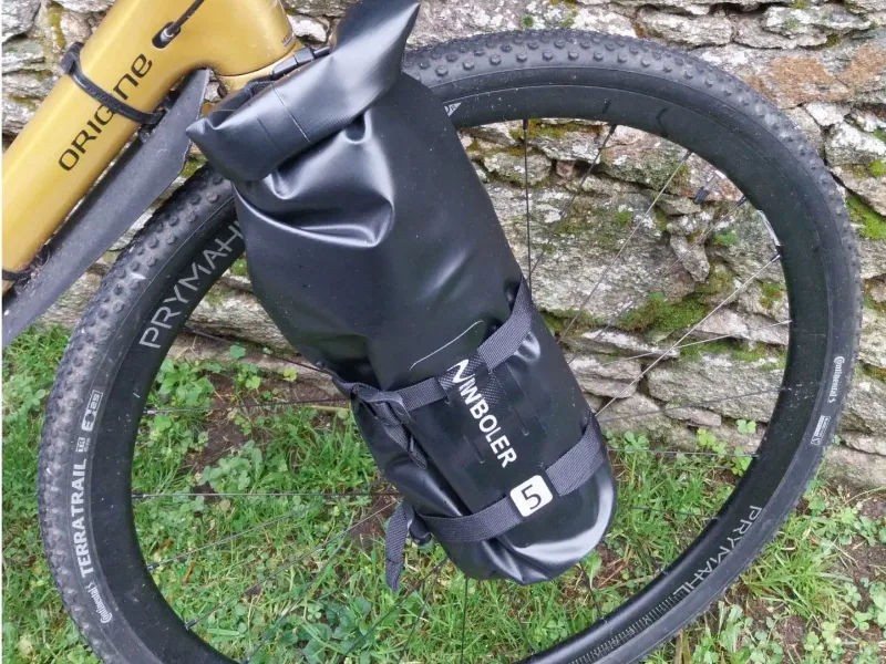 Suporte_bolsa_bikepacking_garfo_dianteiro