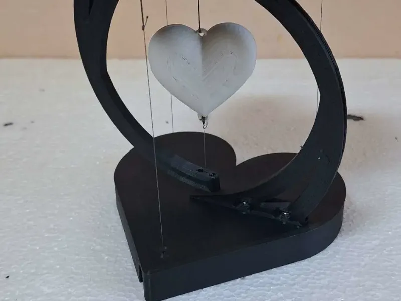 悬浮张拉整体心形