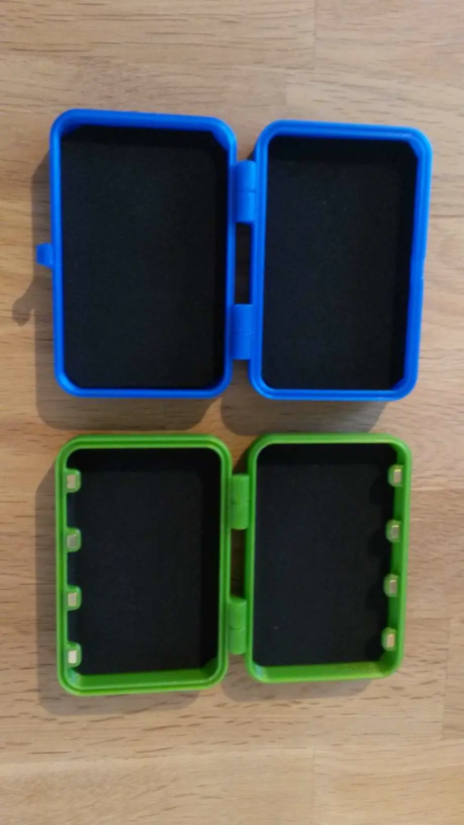 Box with clip or magnetic lock, different versions