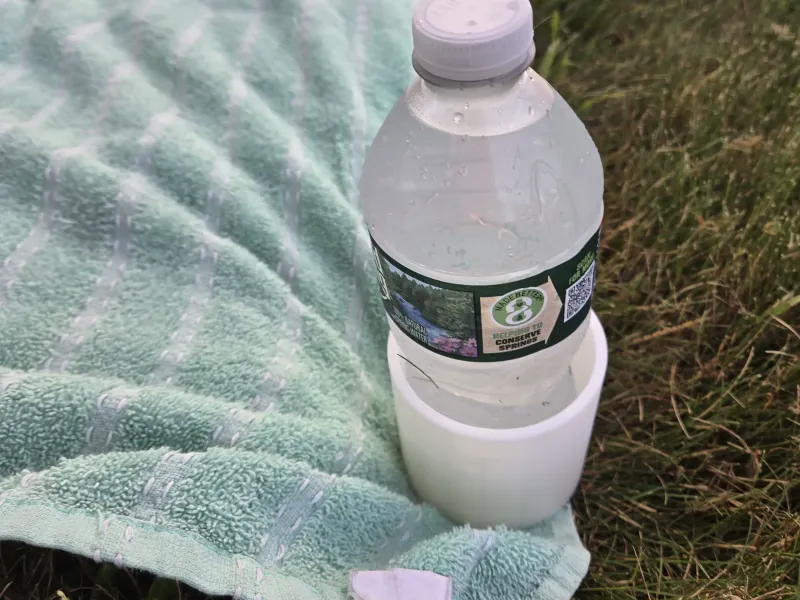 BEACH BLANKET / BEVERAGE HOLDER