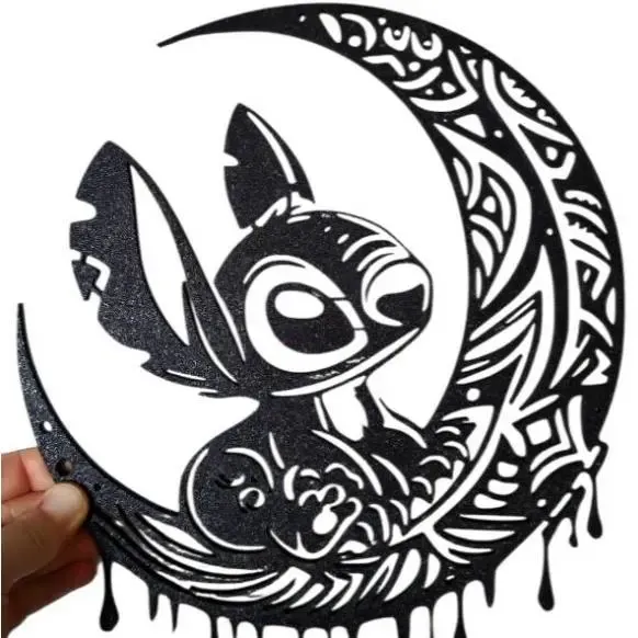 Cadre Stitch posé sur la lune