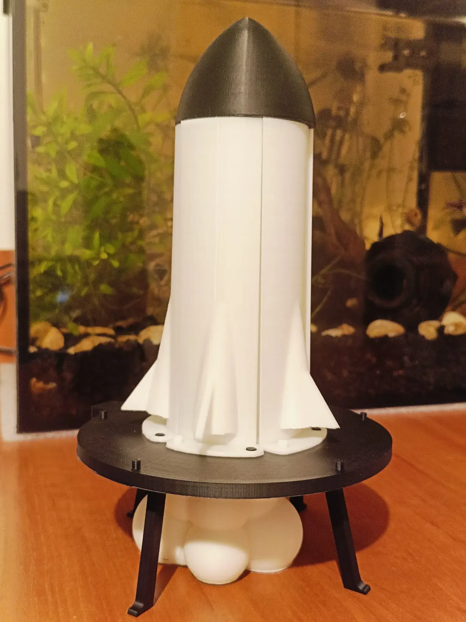 Iris Starship Lamp: A Fusion of Sci-Fi and Innovation