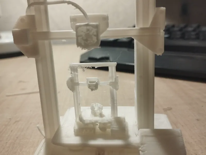 طابعة Creality Ender 3 ثلاثية الأبعاد لشجرة عيد الميلاد