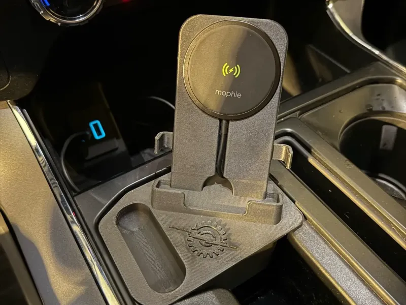 F150 iPhone充電ステーション