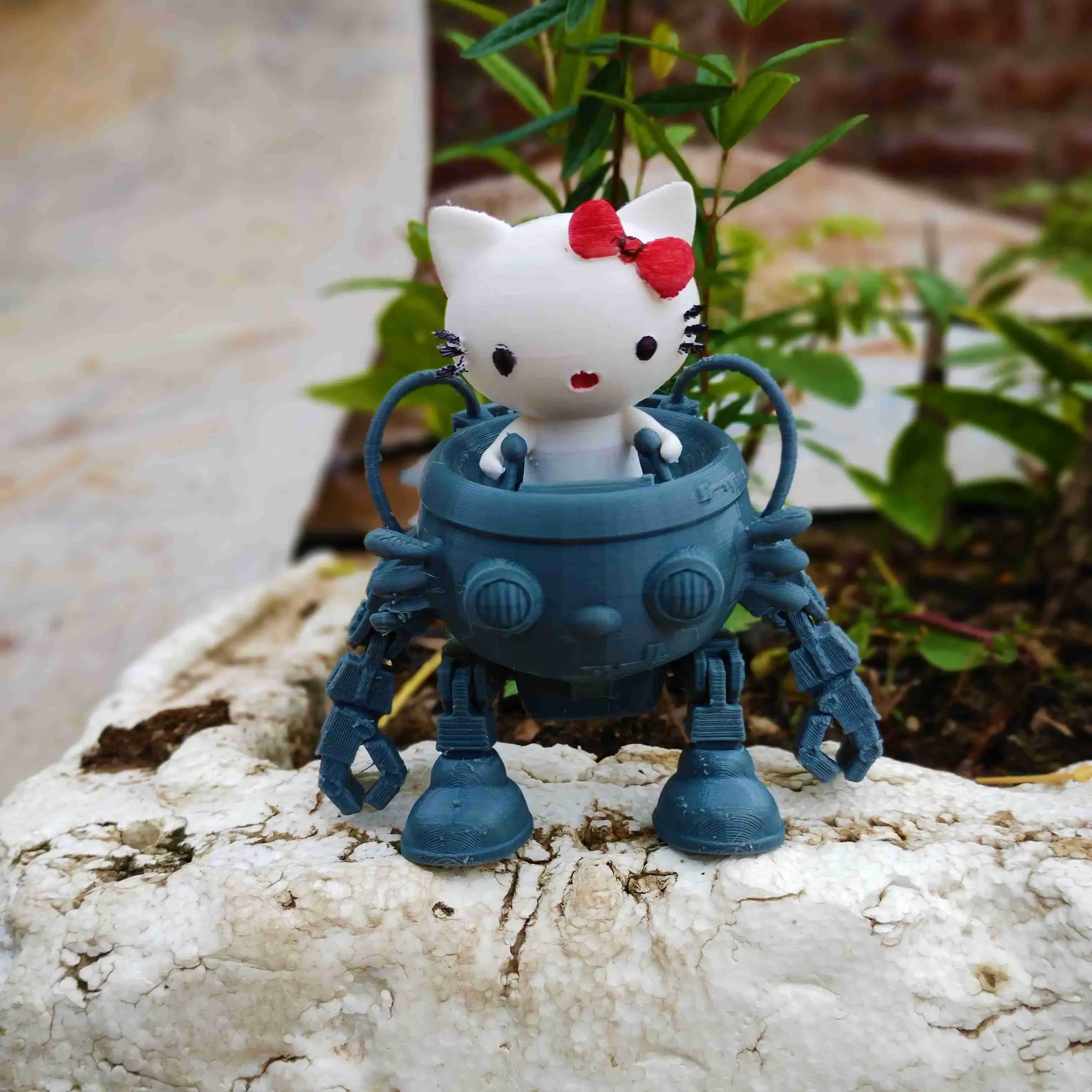 HELLO KITTY BOT, A ROBOT PILOTED BY AN ADORABLE HELLO KITTY