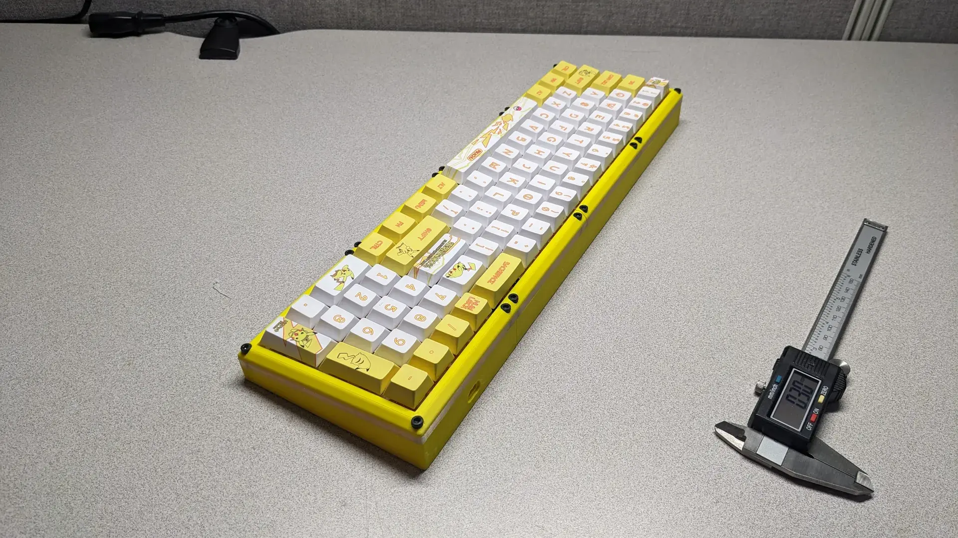 TECLADO MECÂNICO - 60% MAIS TECLADO NUMÉRICO