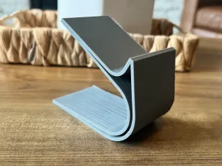 universal minimalistic controller holder/stand
