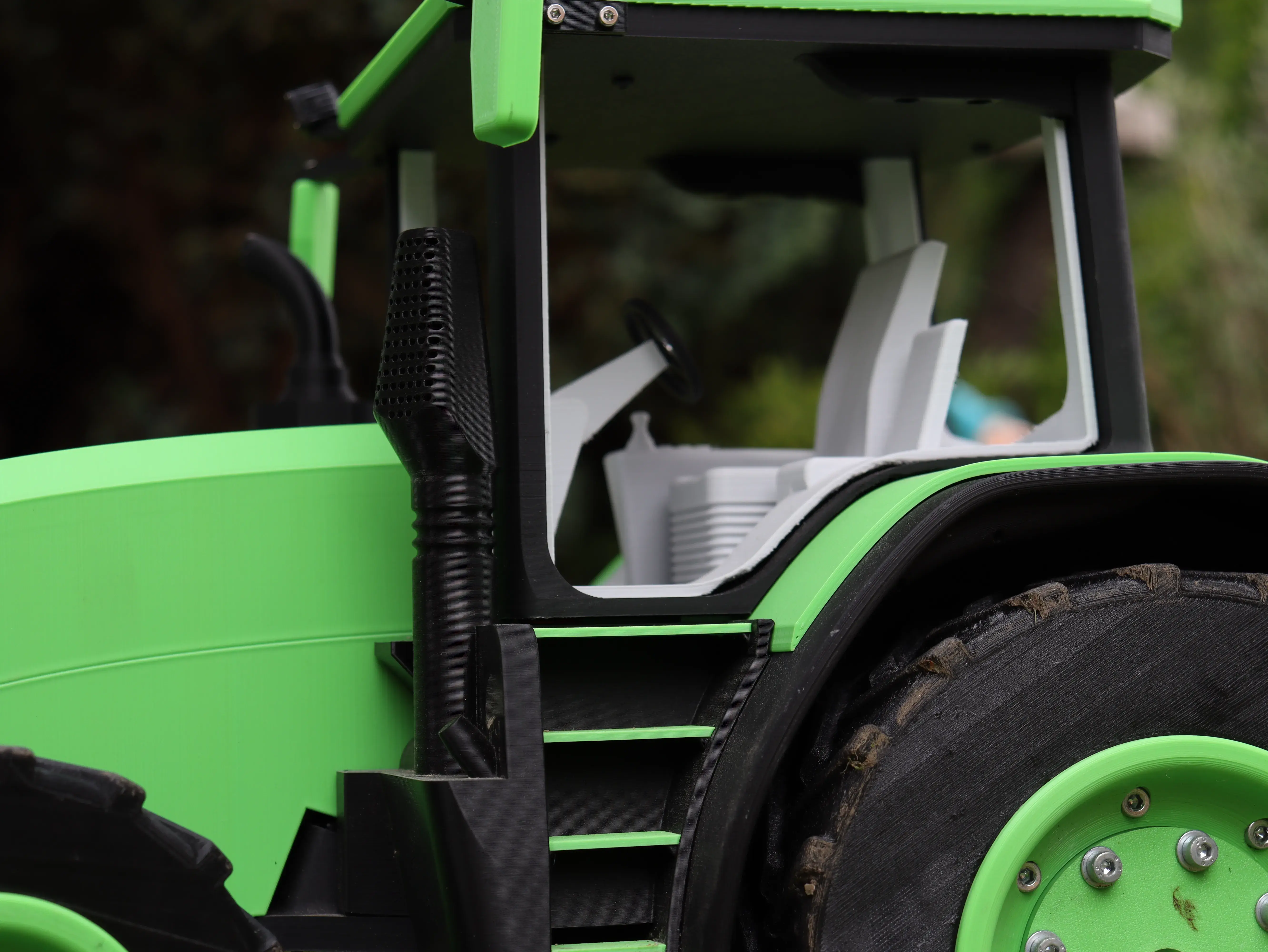 RC TRACTOR MODEL 2