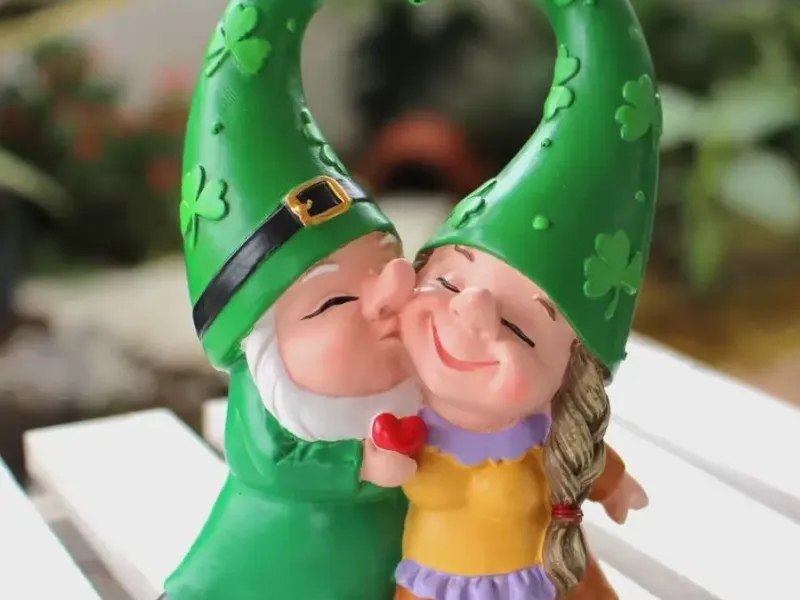 Gnomes in Love