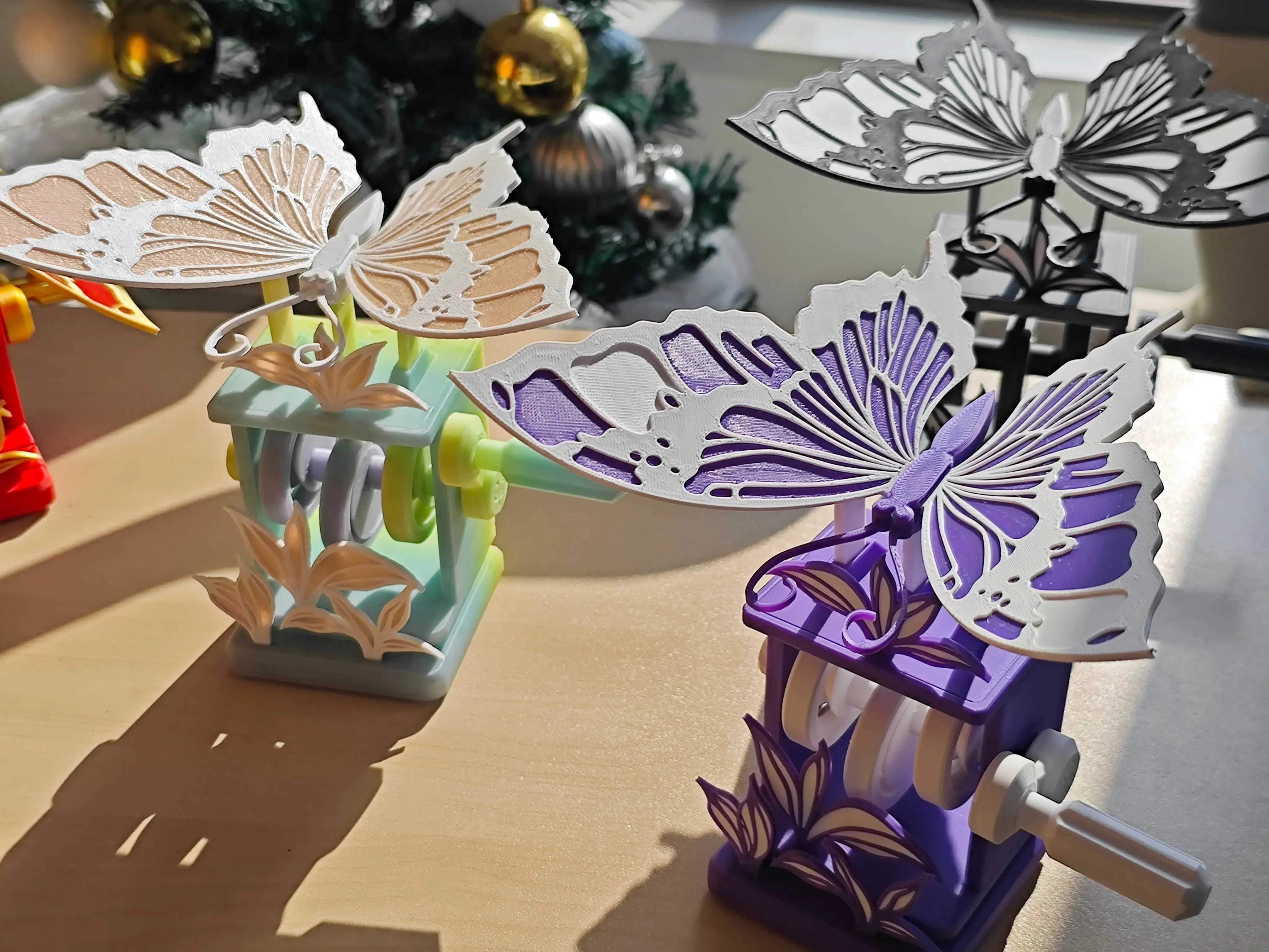 Dancing butterfly 【 hand cranked movable】【decompression toy】
