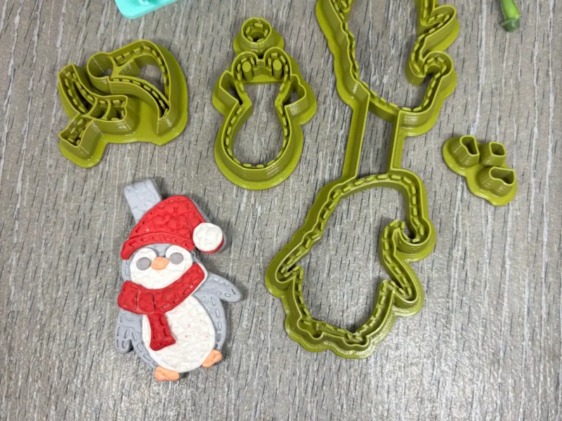 CHRISTMAS PENGUIN KEYCHAIN CLAY CUTTER SET