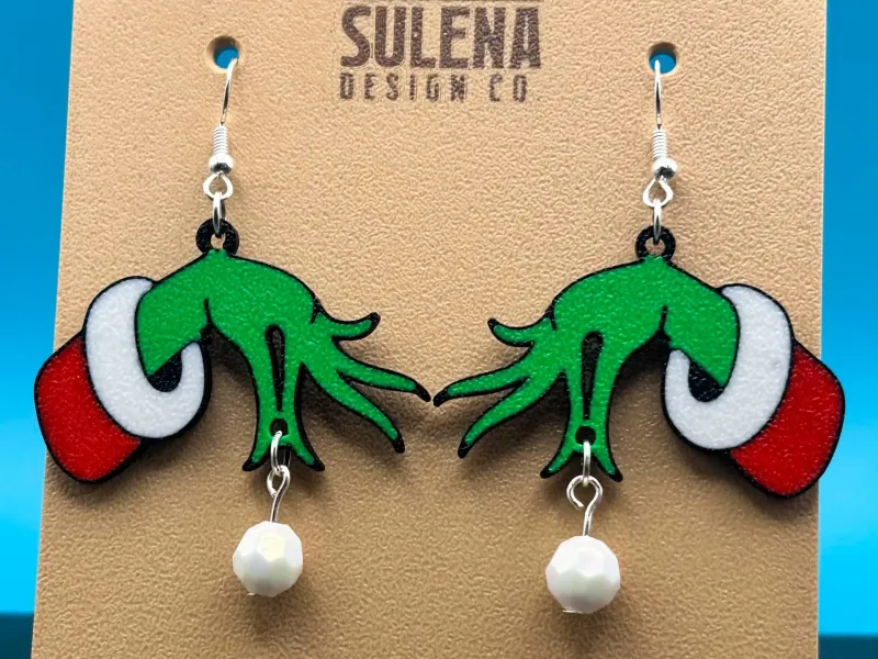 ¡Los pendientes navideños del Grinch!