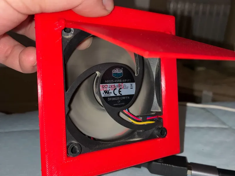 Rückstauklappe mit Halterung für 80mm 12V PC Fan