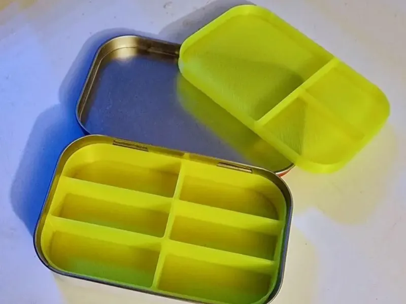 Two-compartment Altoids tackle box