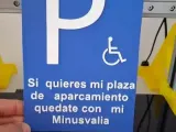 Schild für den Behindertenparkplatz-1