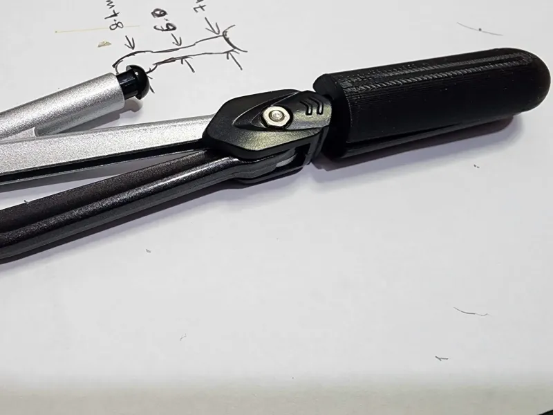 Adaptive compass holder