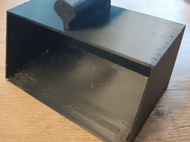 Guinea pig - dustpan for cleaning bedding