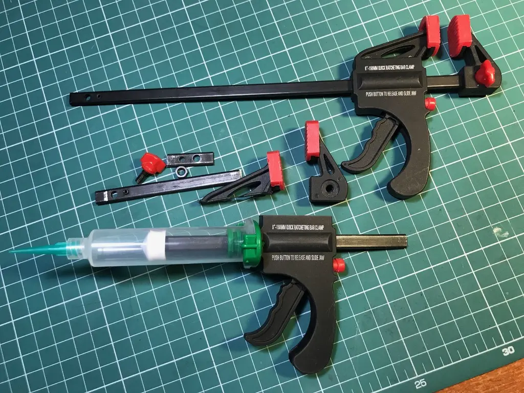 Spender für Lötpaste und Flussmittel