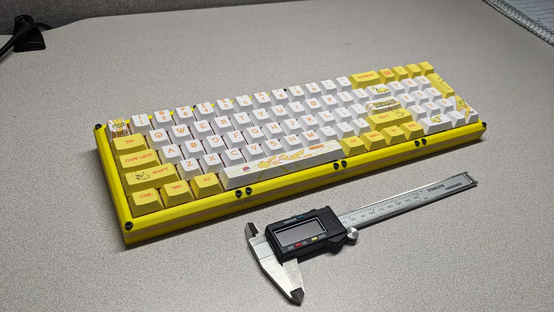 TECLADO MECÂNICO - 60% MAIS TECLADO NUMÉRICO