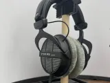 Modern Headset Stand – Wood & 3D Print Hybrid-1