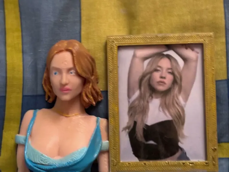 Marco de fotos y busto de Sydney Sweeney