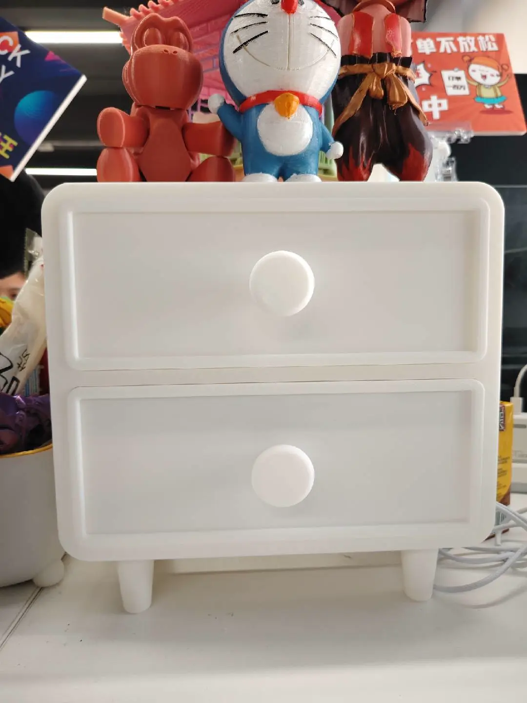 Multi-layer storage cabinet