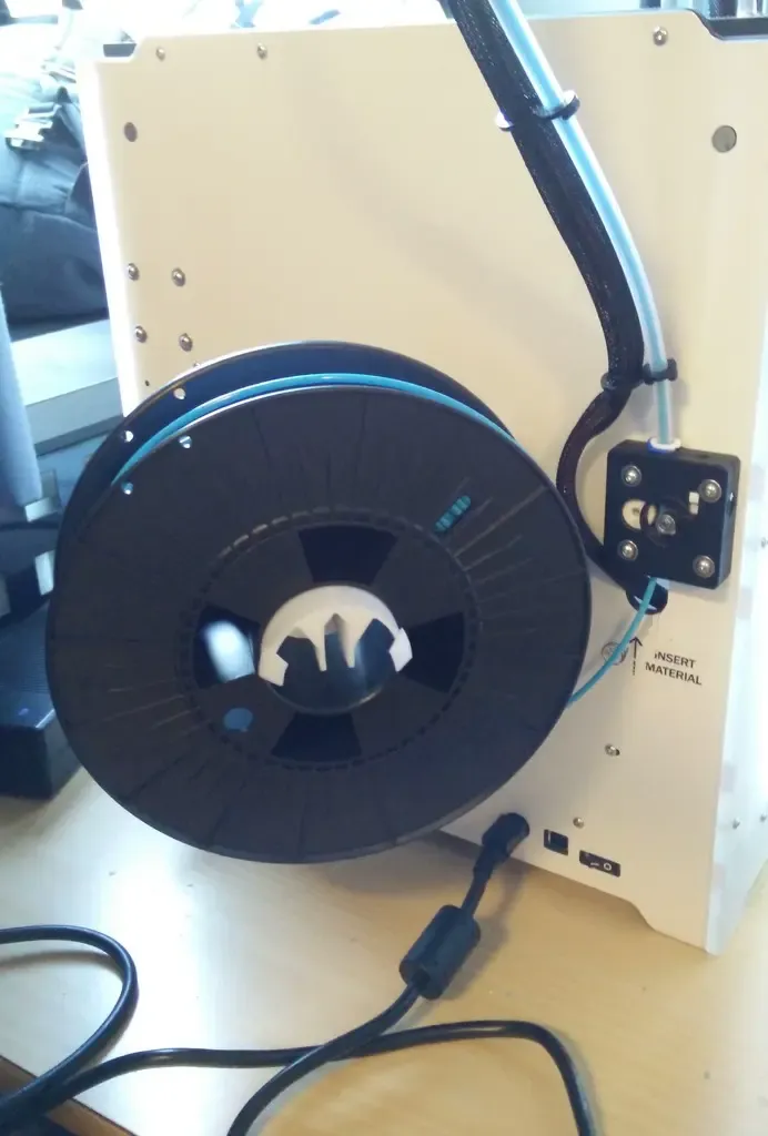Ultimaker 2 ve flex filament için açılı filament tutucu