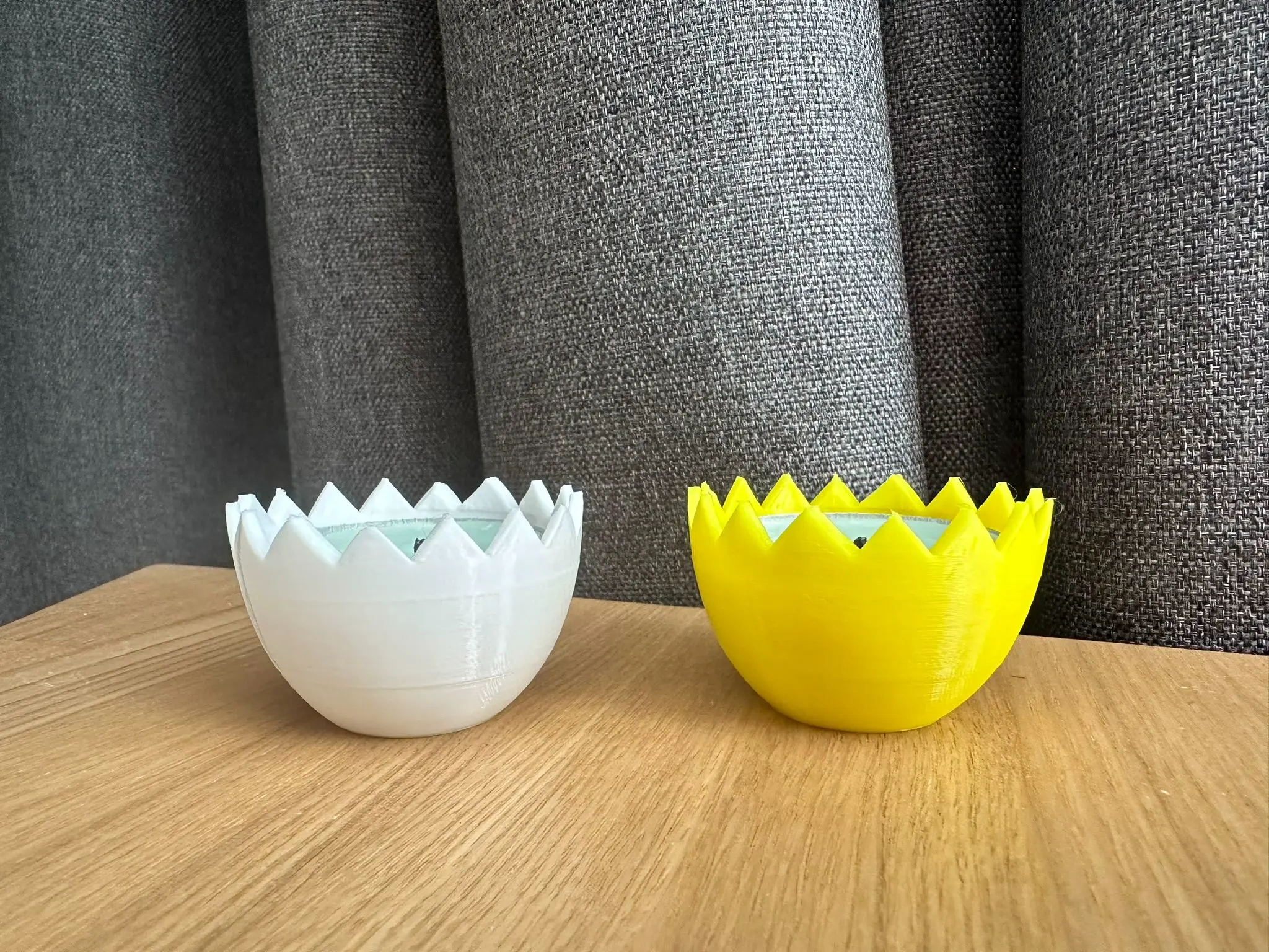 Easter egg tea light candle holder