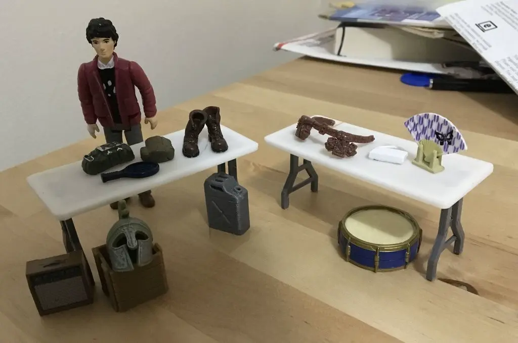 Folding Table (1/18 scale)