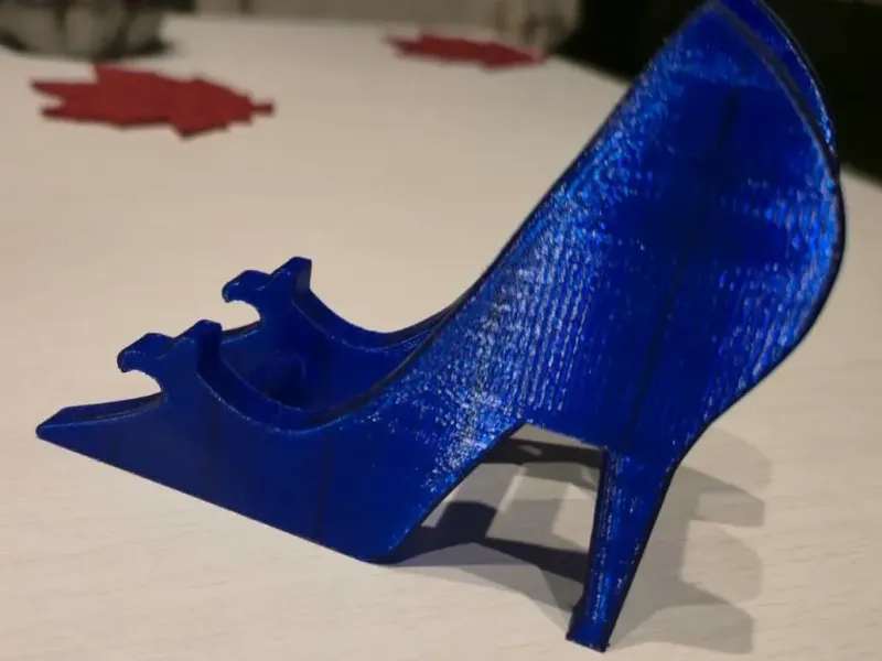 Porta telefono a forma di scarpa da donna