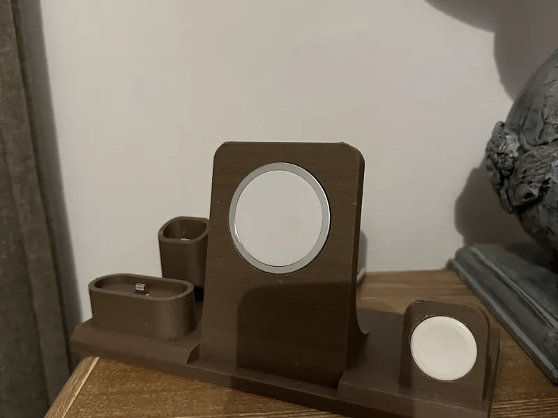 Charging dock. iPhone/ Apple Watch / AirPods / iqos