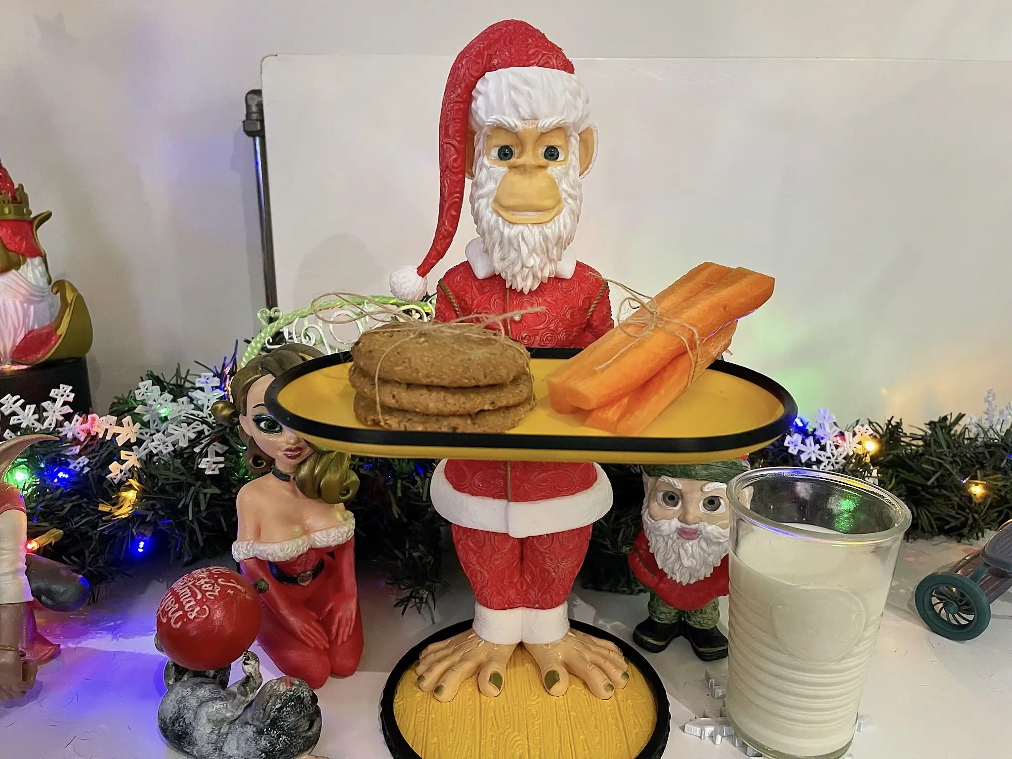 SANTA MONKEY BUTLER-TRAY