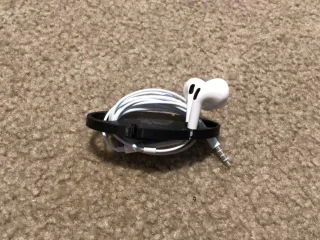 earphone holder
