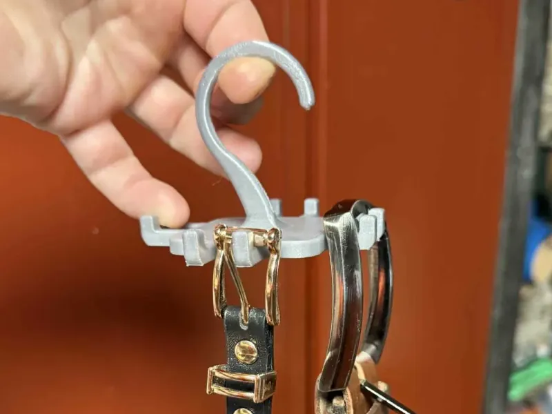 Belt cabinet holder