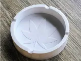 Runder Cannabis-Aschenbecher-1