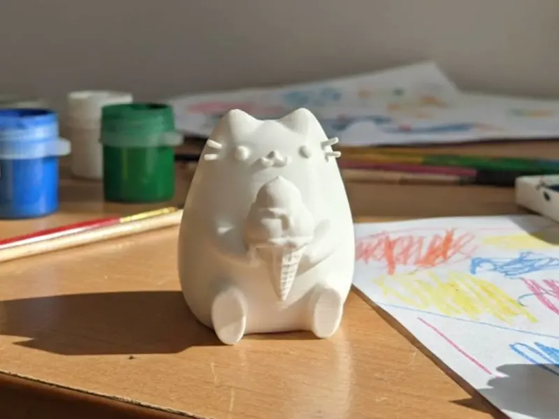 Pusheen met ijshoorntje beeldje