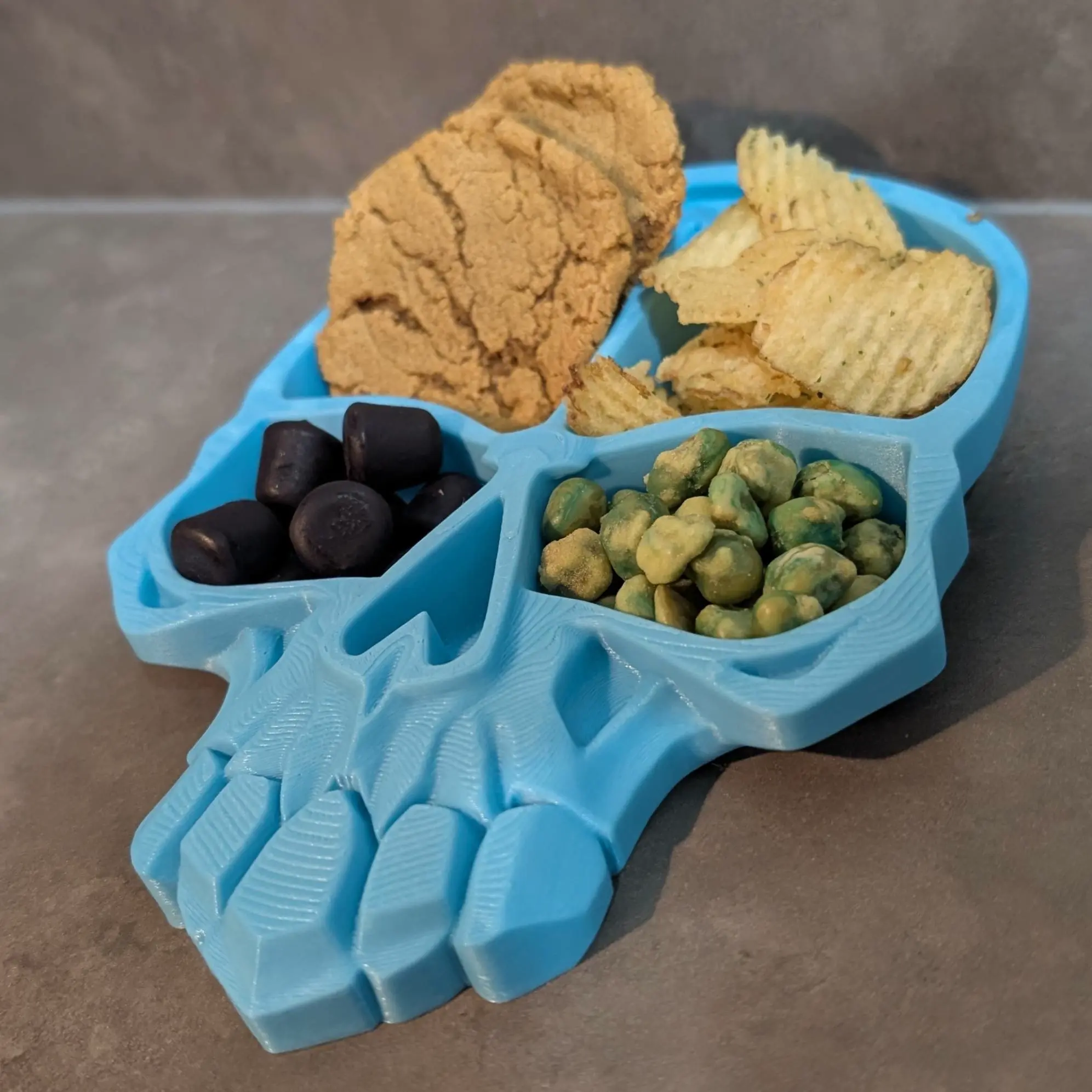 Skull Picnic Tray – Gothic Summer Dining Design