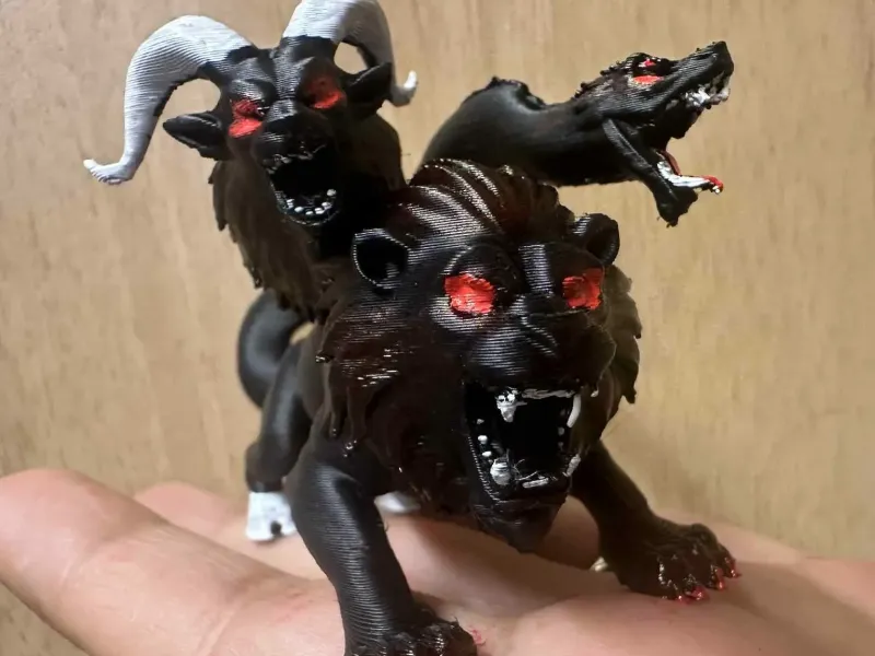 Statuetta della Chimera Ibrida a Tre Teste della Mitologia Greca