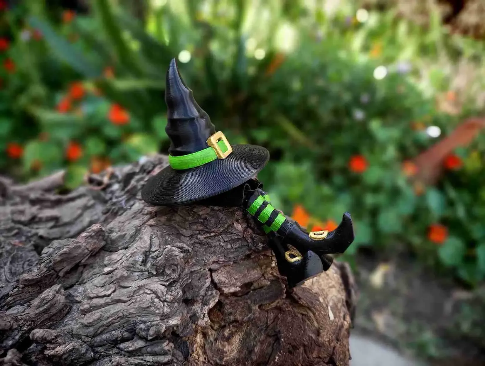 LITTLE WITCH HAT - WITH LEGS